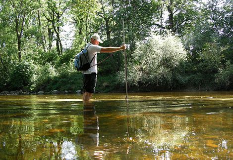 Aforo por vadeo en río con equipo SEBA